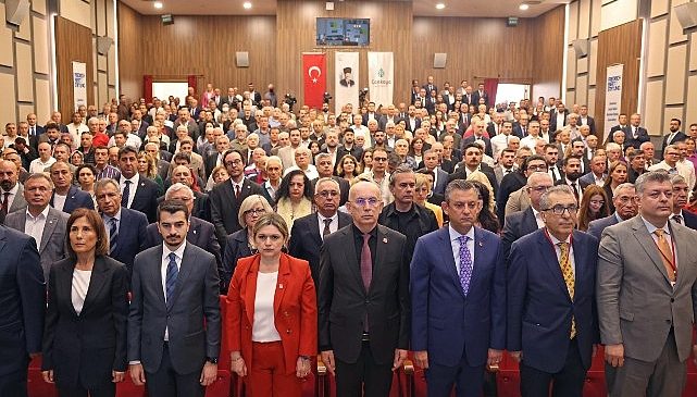 Çankaya Belediye Başkanı Hüseyin Can Güner, Sosyal Demokrasi Derneği’nin düzenlediği “21’inci Yüzyılda Yeni Sosyal Demokrat Belediyecilik” paneline ev sahipliği yaptı