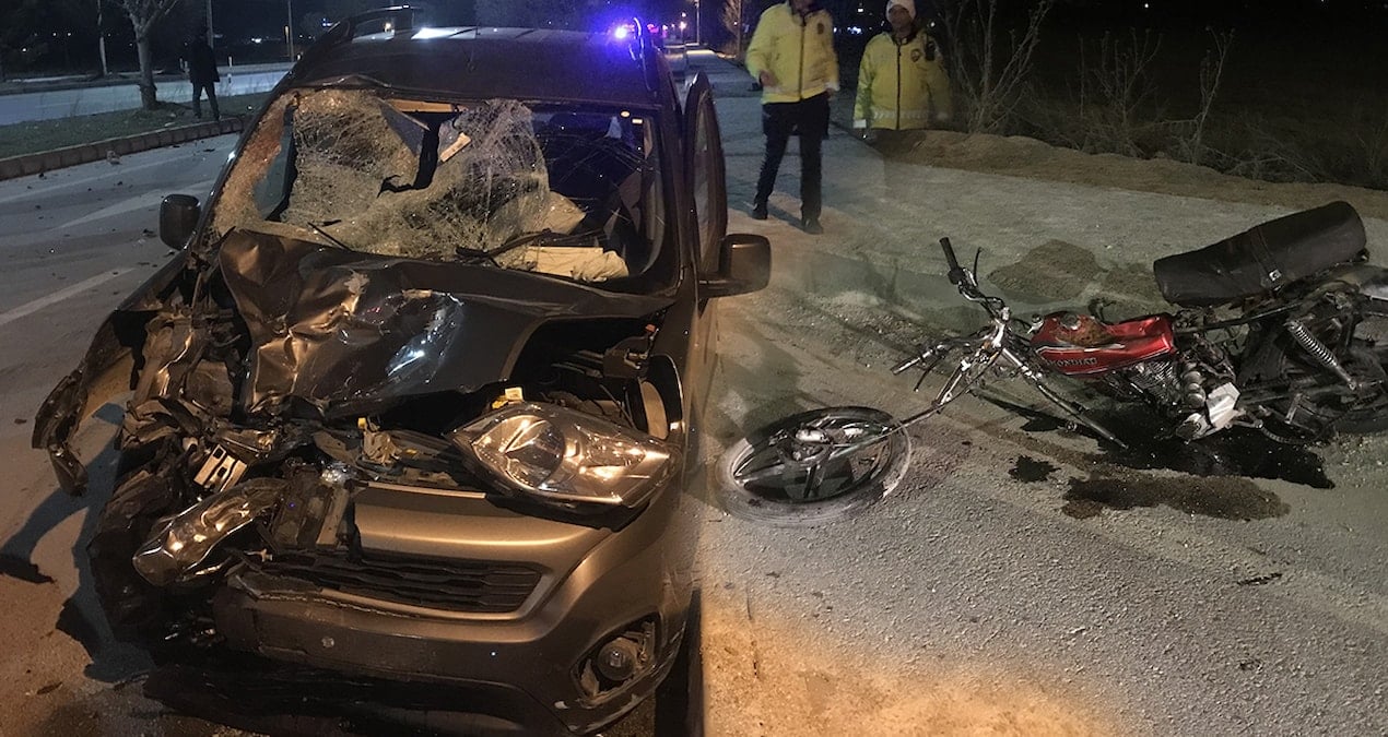 Afyonkarahisar’da motosikletle hafif ticari araç çarpıştı: 2 ölü, 1 yaralı